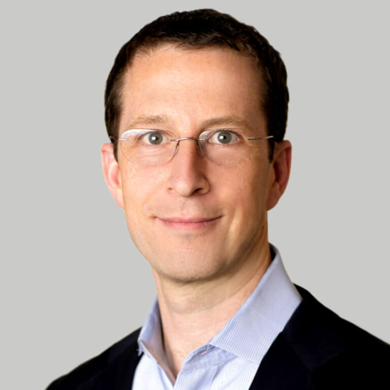 Ezra Perlman headshot